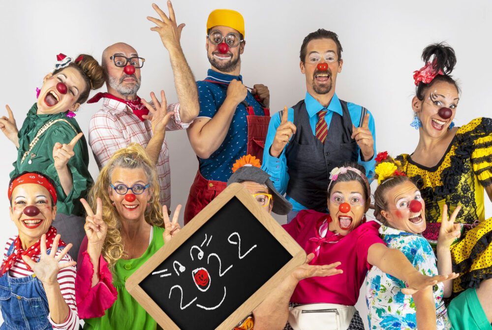 Photo de groupe des clowns de l'association Etoil'clown