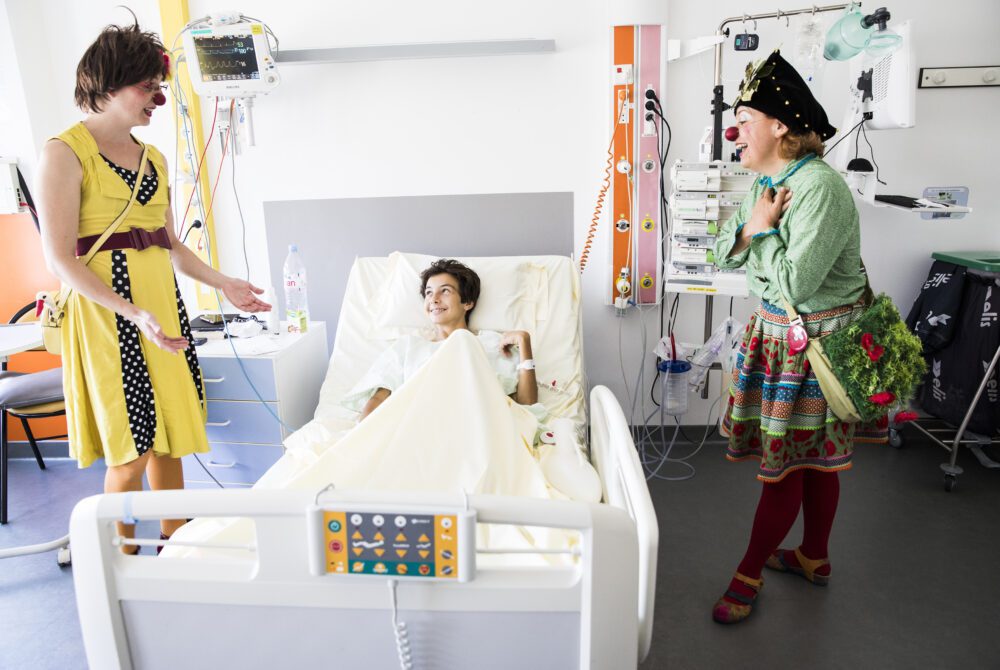 duo de clowns avec enfant hospitalisé